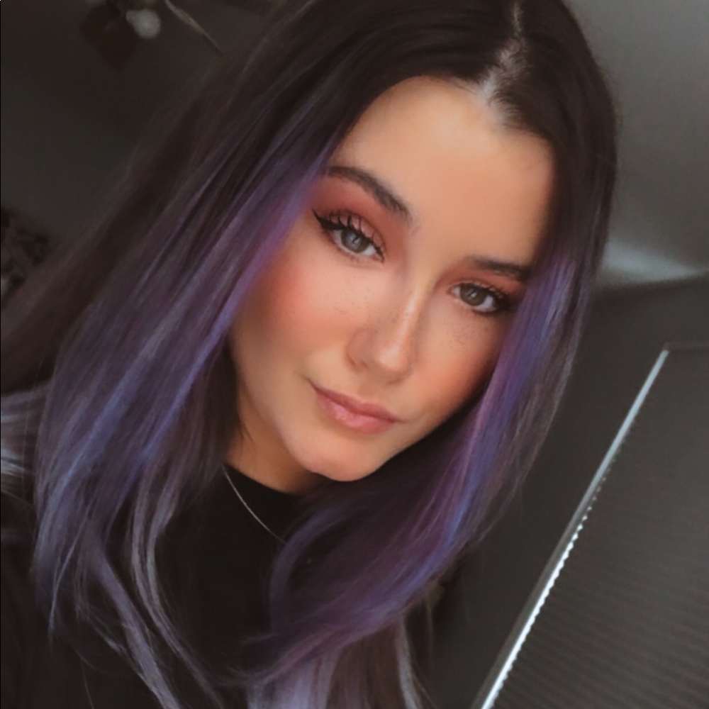 Meet your Posher, Alexis